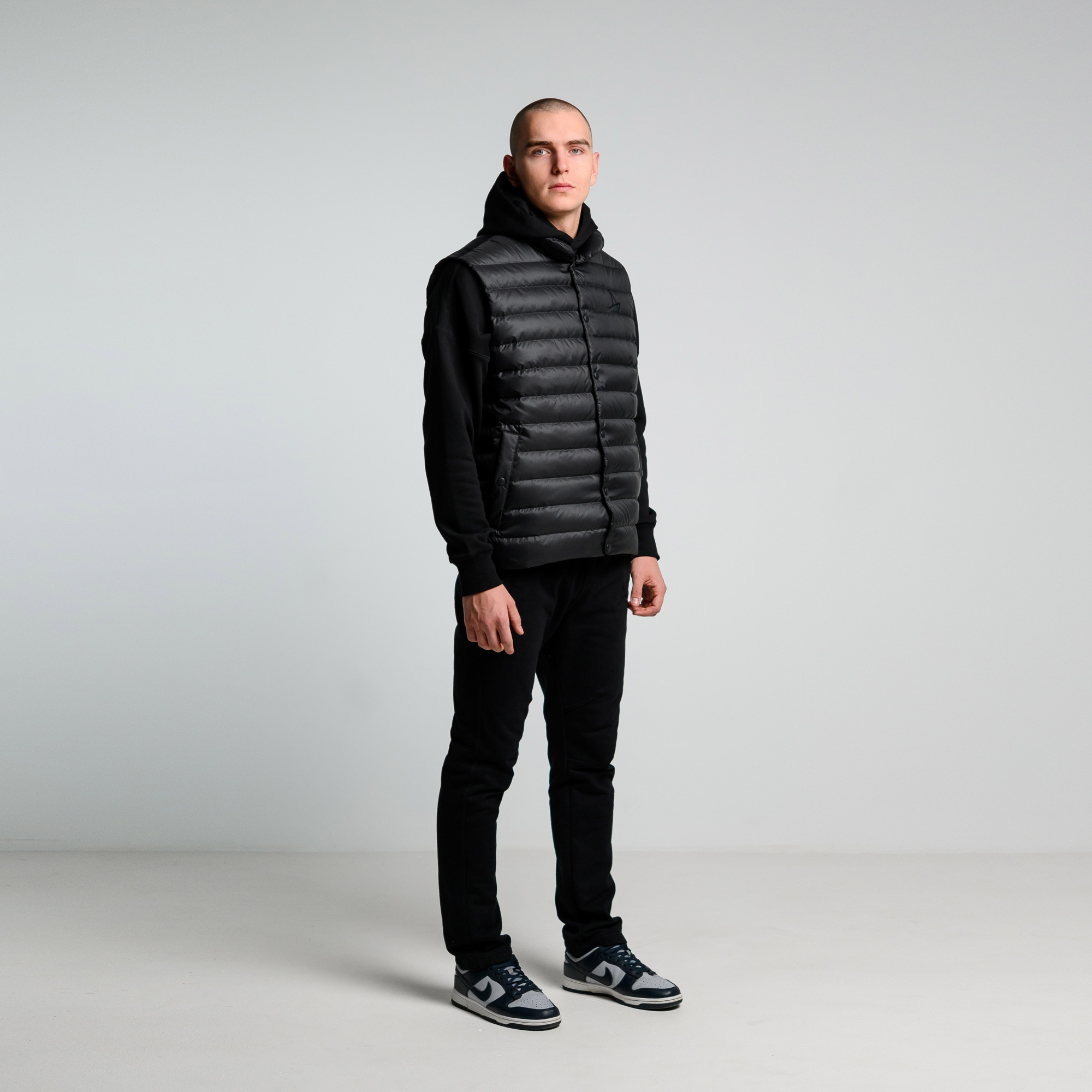 Легкий пуховой жилет