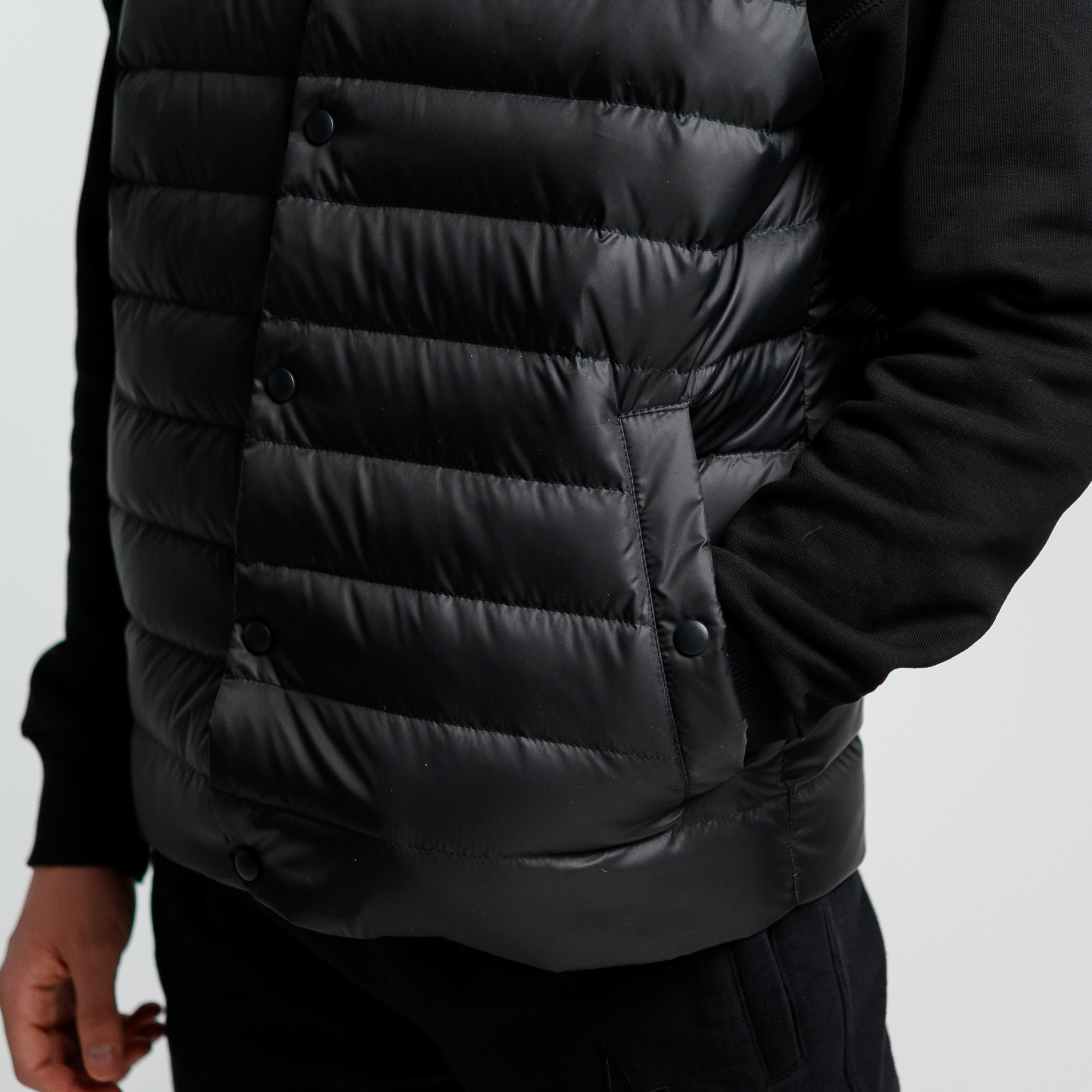 Легкий пуховой жилет