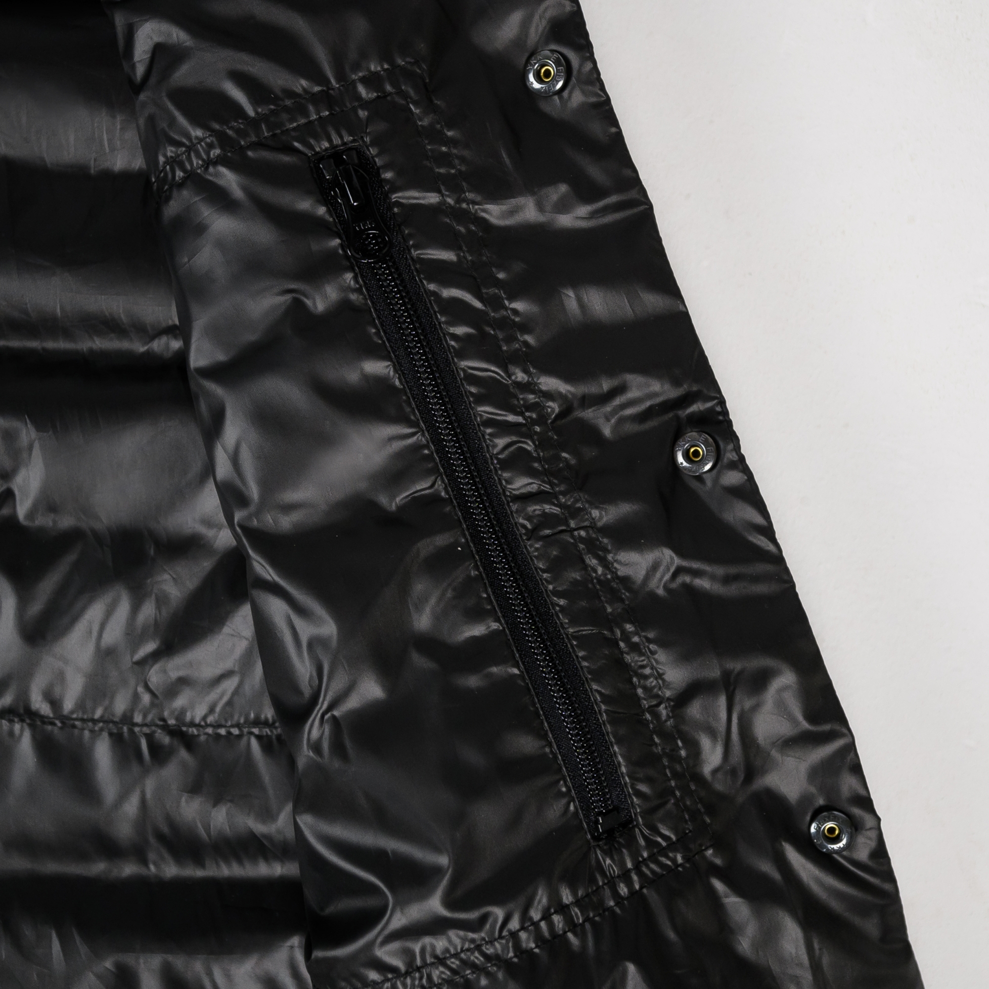 Легкий пуховой жилет